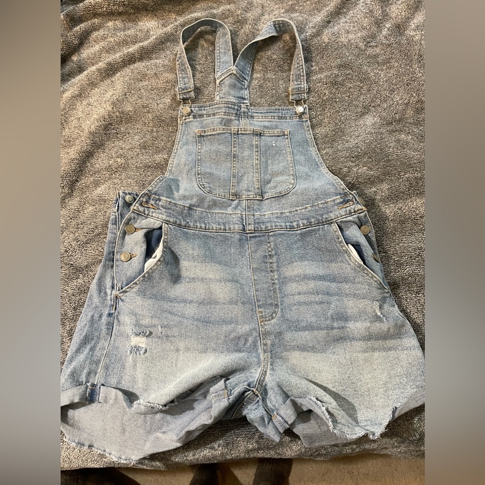 Women's denim overall shorts. No boundaries size XL 15-17. Never worn.